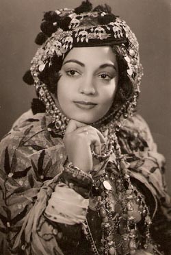 Doreya in Kurdish costume